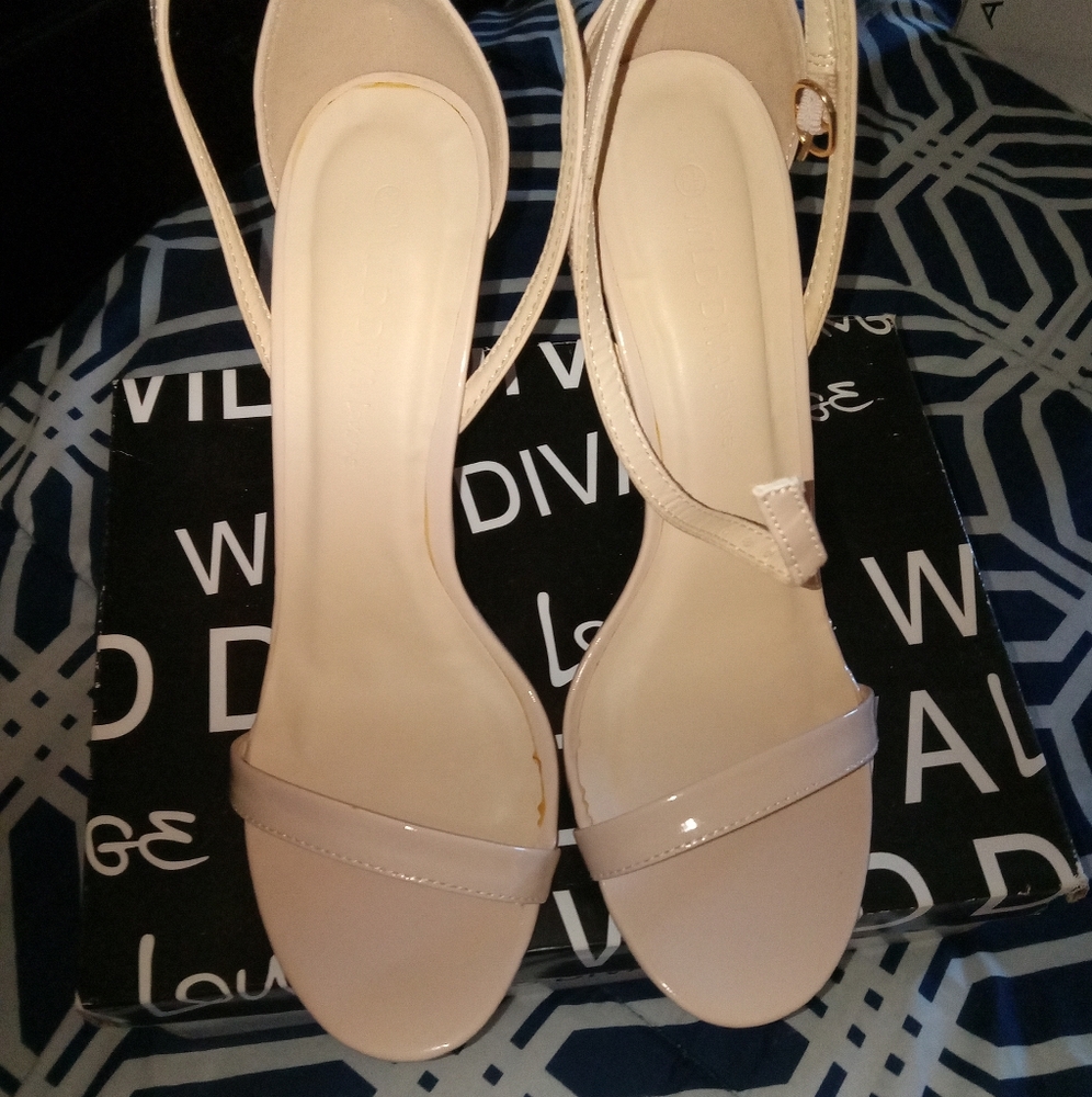 Ankle strap shoes